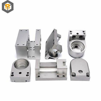 Service d'usinage CNC de tours de fer métalliques sur mesure pour les accessoires de motocyclettes
