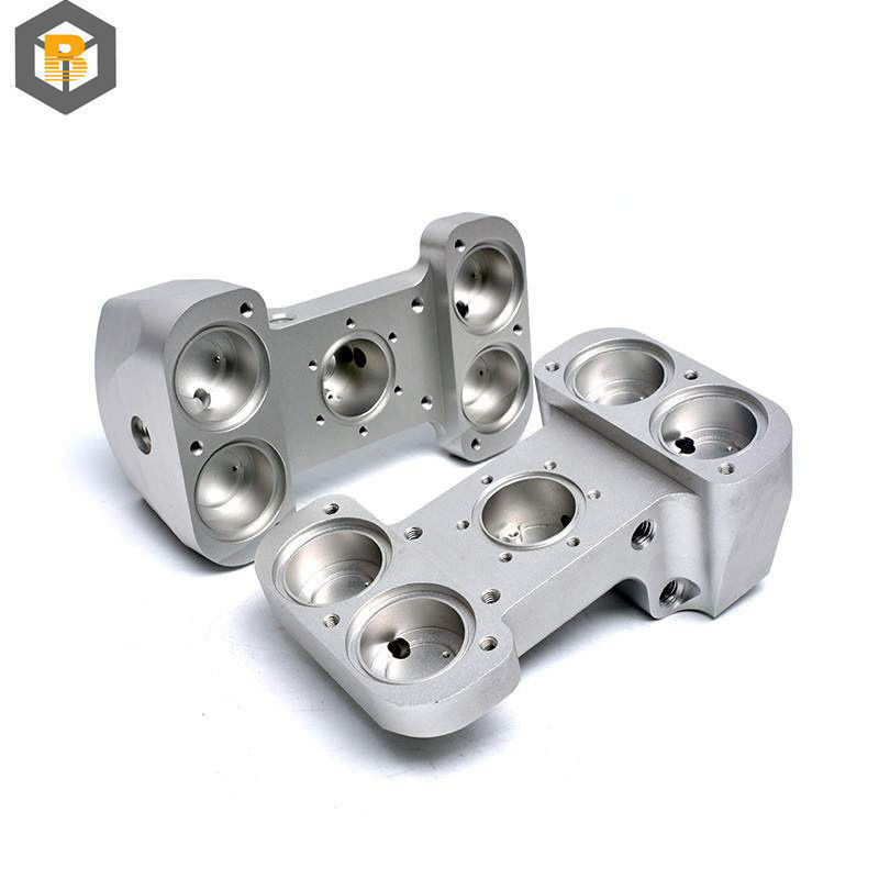 Service d'usinage CNC de tours de fer métalliques sur mesure pour les accessoires de motocyclettes